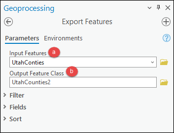 The Export Features tool pane to be configured.